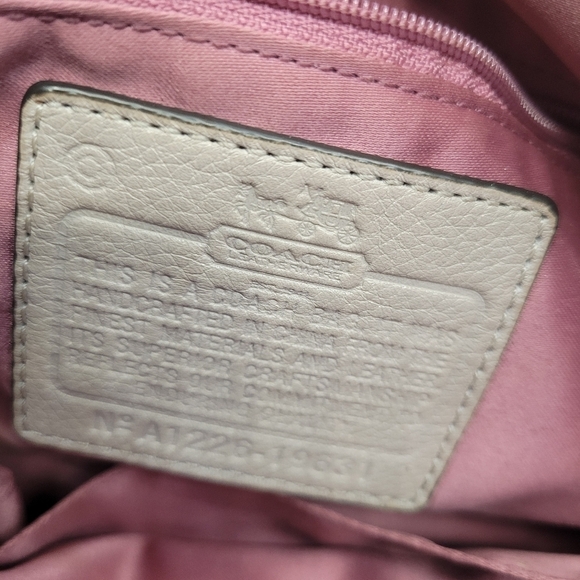 Coach signature leather handbag with hang tags - Picture 2 of 14